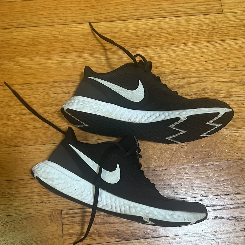 Nike Revolution sneakers 8.5 W